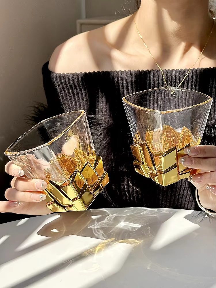 Space Gold Ice Cube Cup Artist - Wine In Beer Glass recensione e prezzo