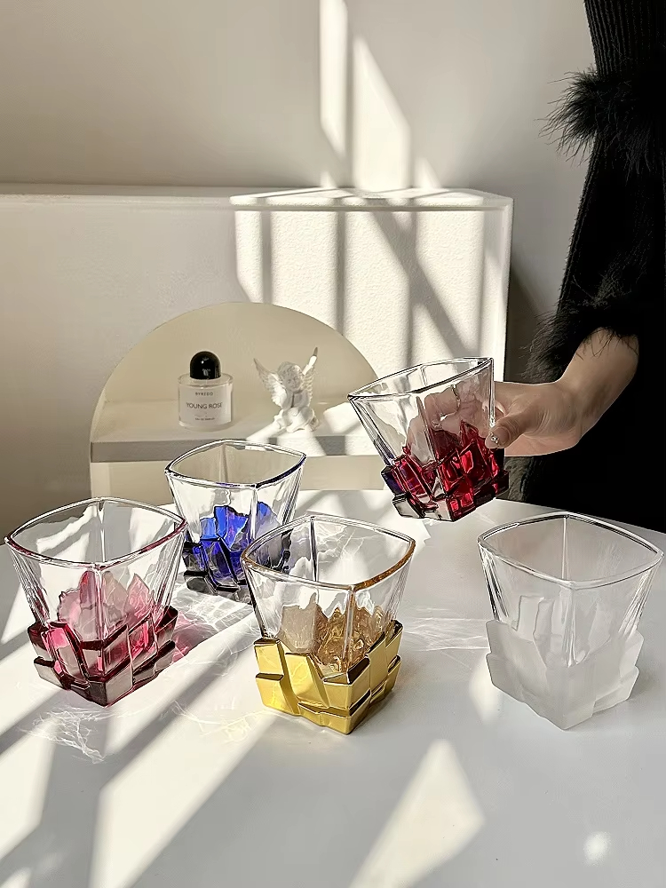 Space Gold Ice Cube Cup Artist - Wine In Beer Glass recensione e prezzo