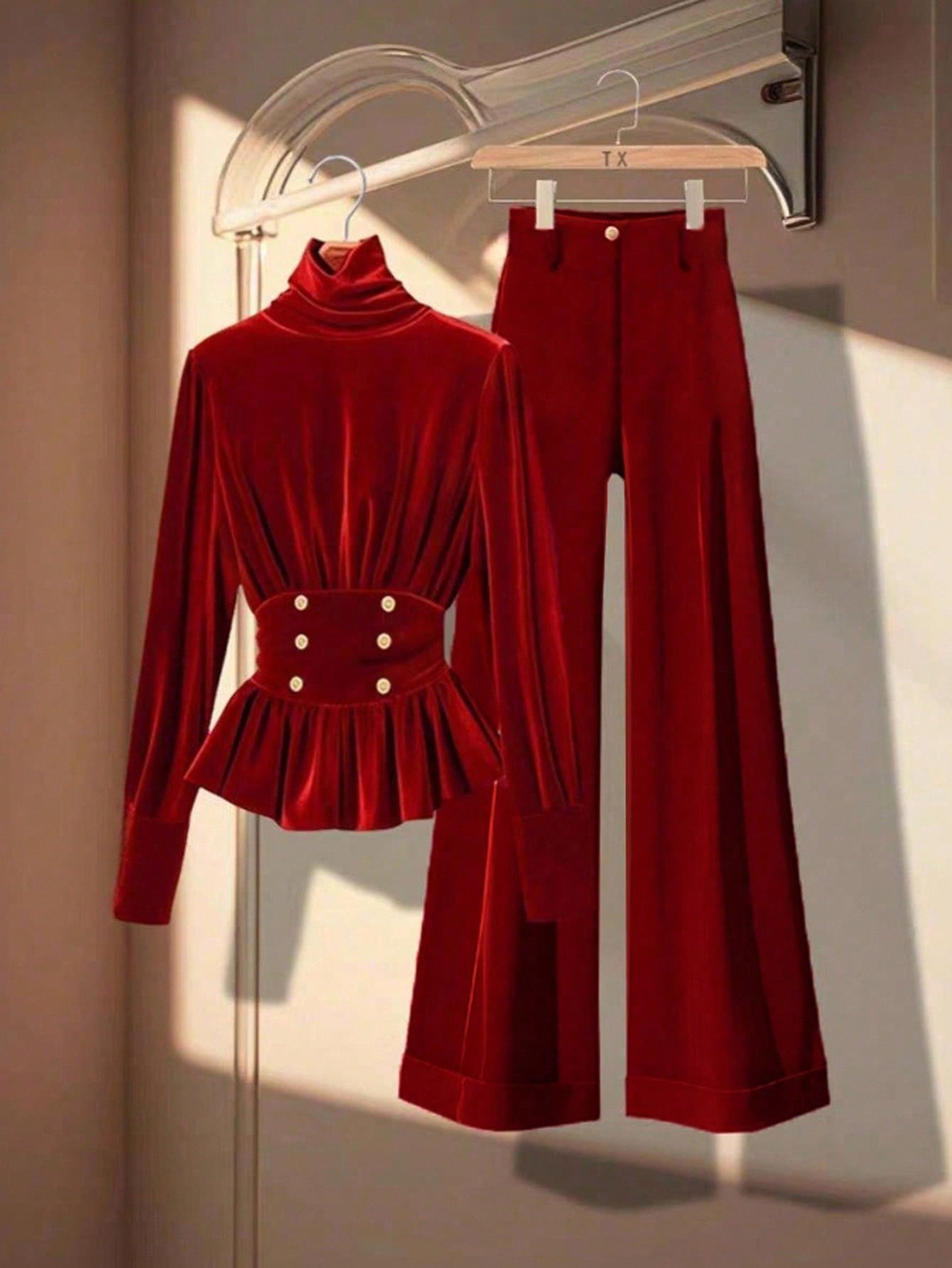 Women's Velvet High Neck Peplu - Wine & Beer Emporium recensione e prezzo