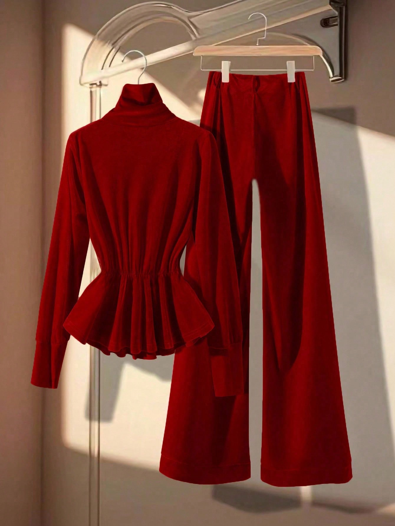Women's Velvet High Neck Peplu - Wine & Beer Emporium recensione e prezzo